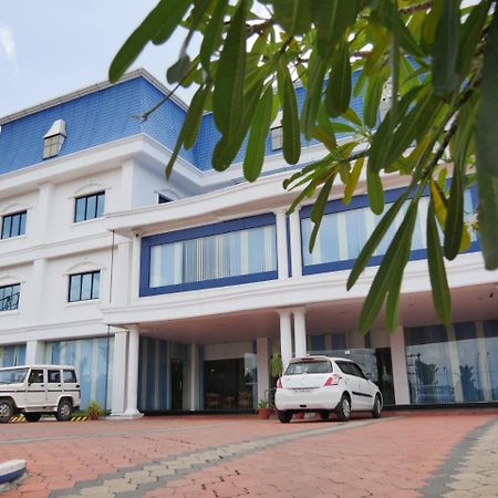 Отель Karthika Residency Kilimanur Экстерьер фото