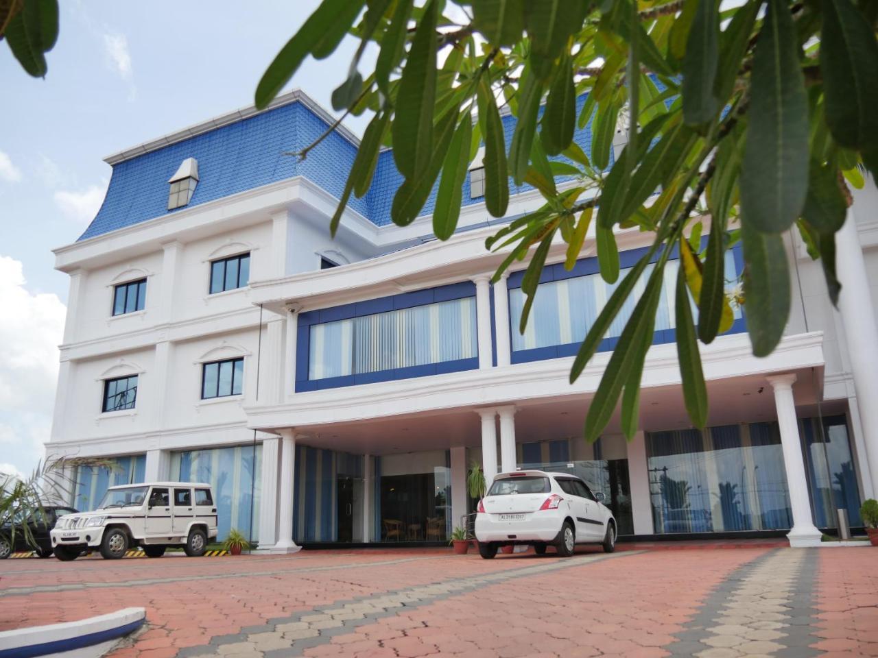 Отель Karthika Residency Kilimanur Экстерьер фото